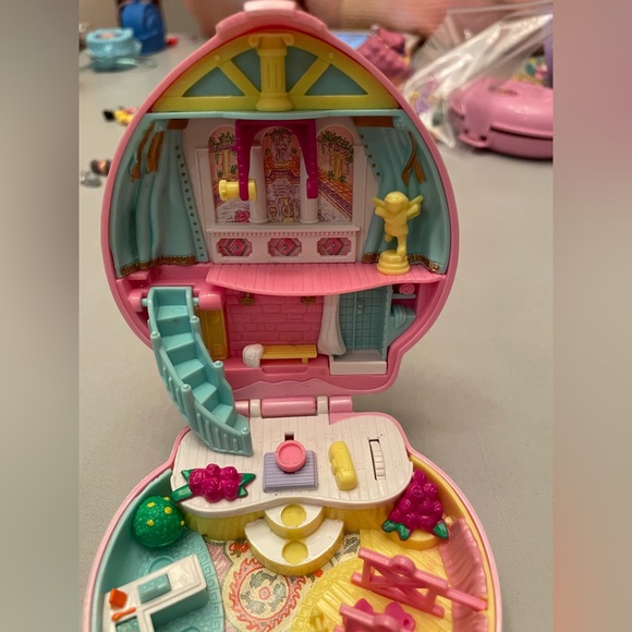 1995 - Polly Pocket Stylin' Workout - Happenin' Hair - Picture 2 of 4